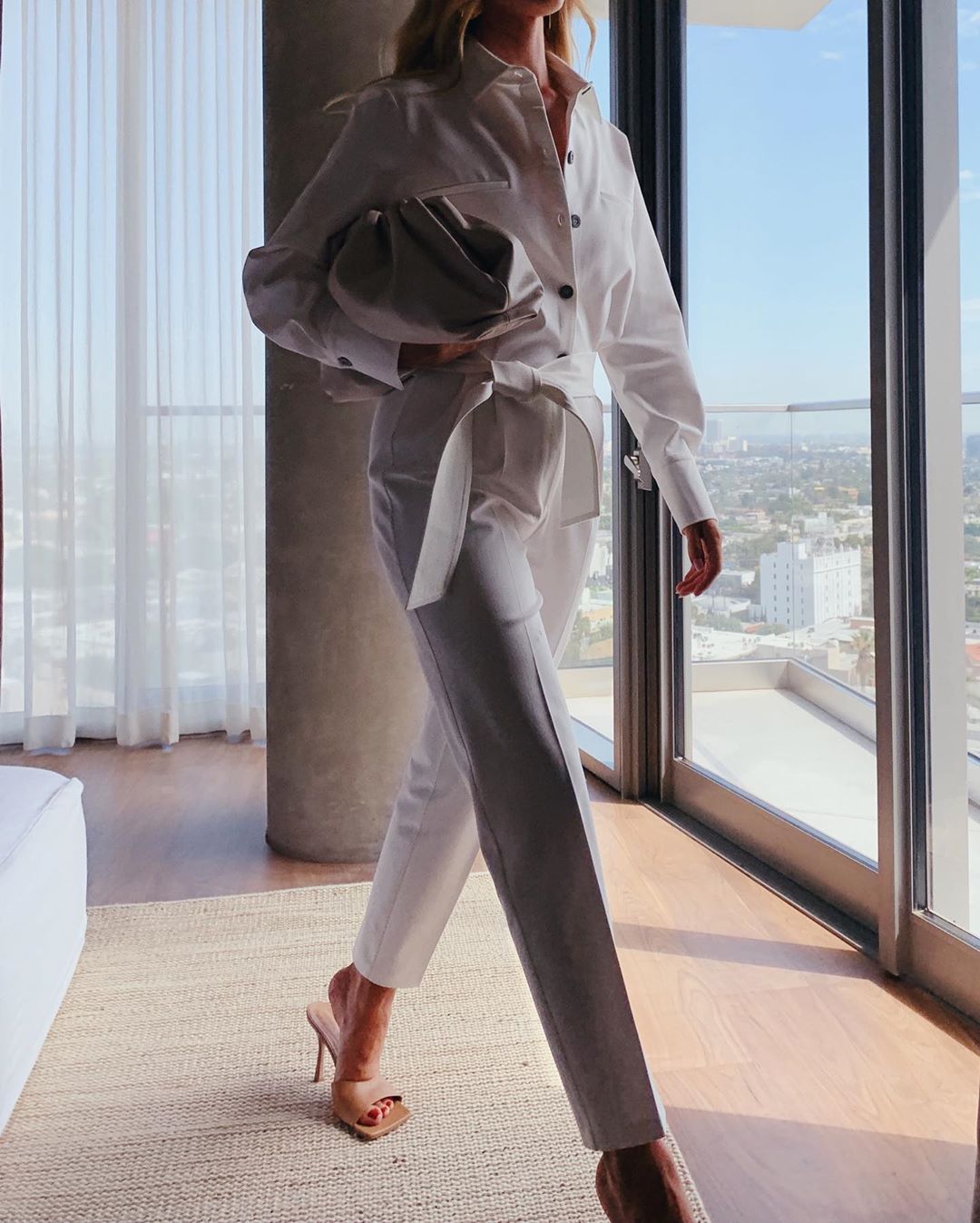 Просто і ефектно: бездоганний офісний образ від Роузі Хантінгтон-Уайтлі